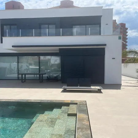 De Luxe Avec Amarre Villa